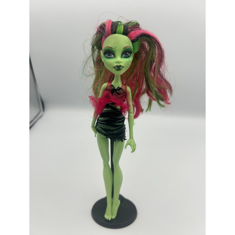 Monster High Zombie Shake Venus fashion doll